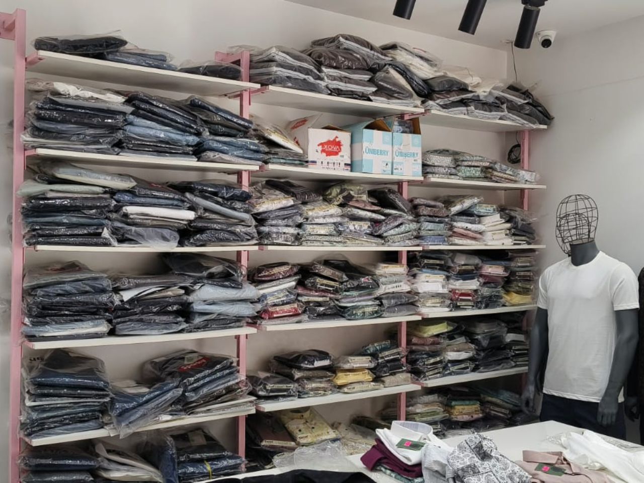 655136786_Apparel Display Racks.jpg